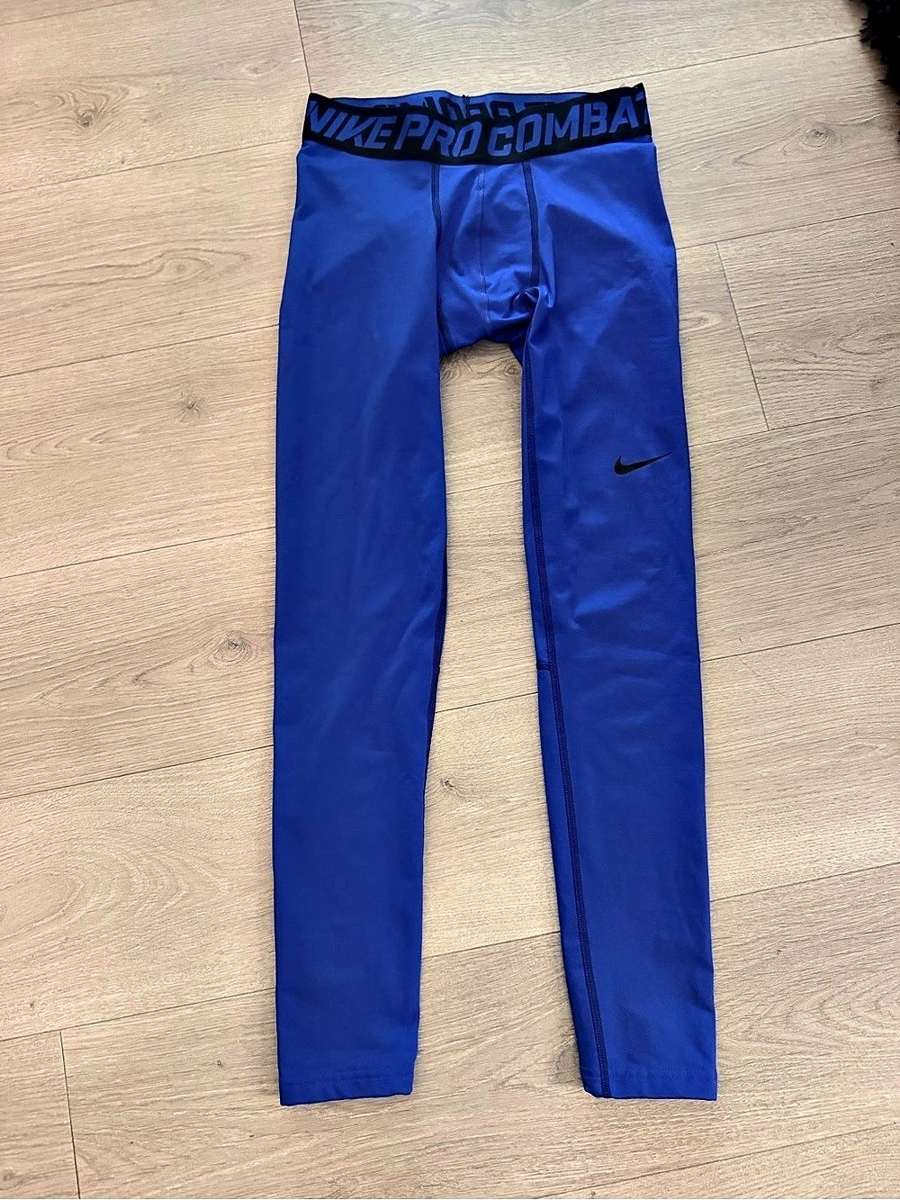 The Nike Pro Combat Hyperwarm Compression Tights in the Game Royal / Black color